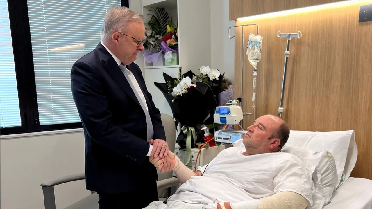 সেই মুসলিমকে ‘জাতীয় হিরো’ আখ্যা দিয়ে যা বললেন অস্ট্রেলিয়ার প্রধানমন্ত্রী