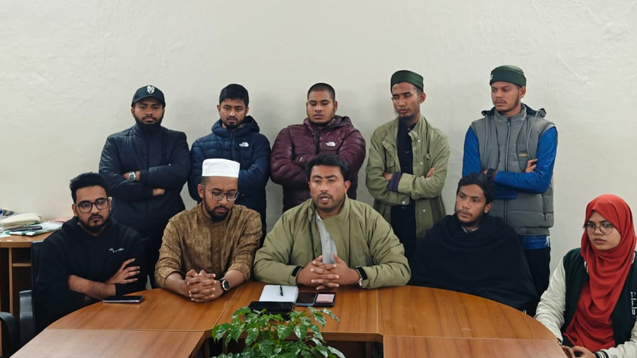 বিএনপিপন্থি শিক্ষকদের বিবৃতির প্রেক্ষিতে মধ্যরাতে জাকসুর সংবাদ সম্মেলন