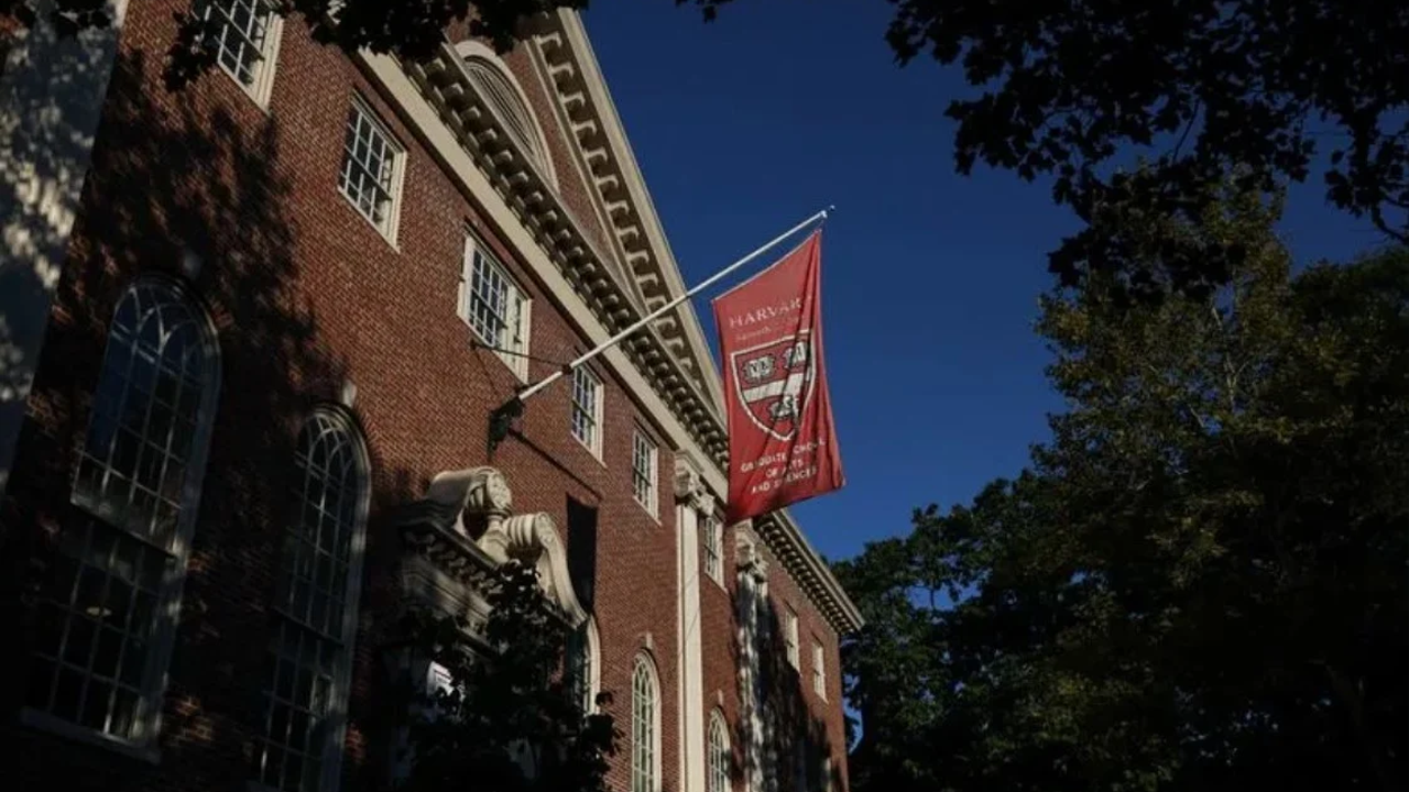 হার্ভার্ডের বিরুদ্ধে ১ বিলিয়ন ডলারের ক্ষতিপূরণ দাবি করলেন ট্রাম্প