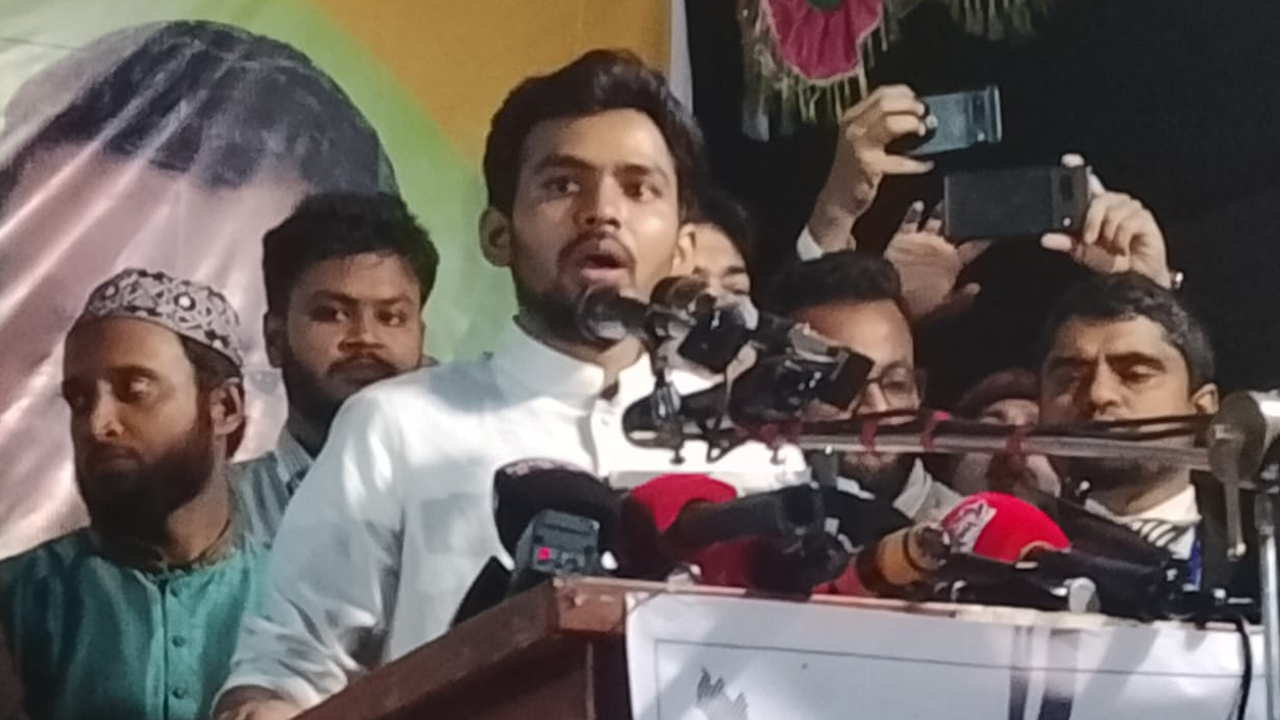 কার্ড দেওয়ার লোভ দেখিয়ে ভোট কেনার চেষ্টা করা হচ্ছে: আসিফ মাহমুদ