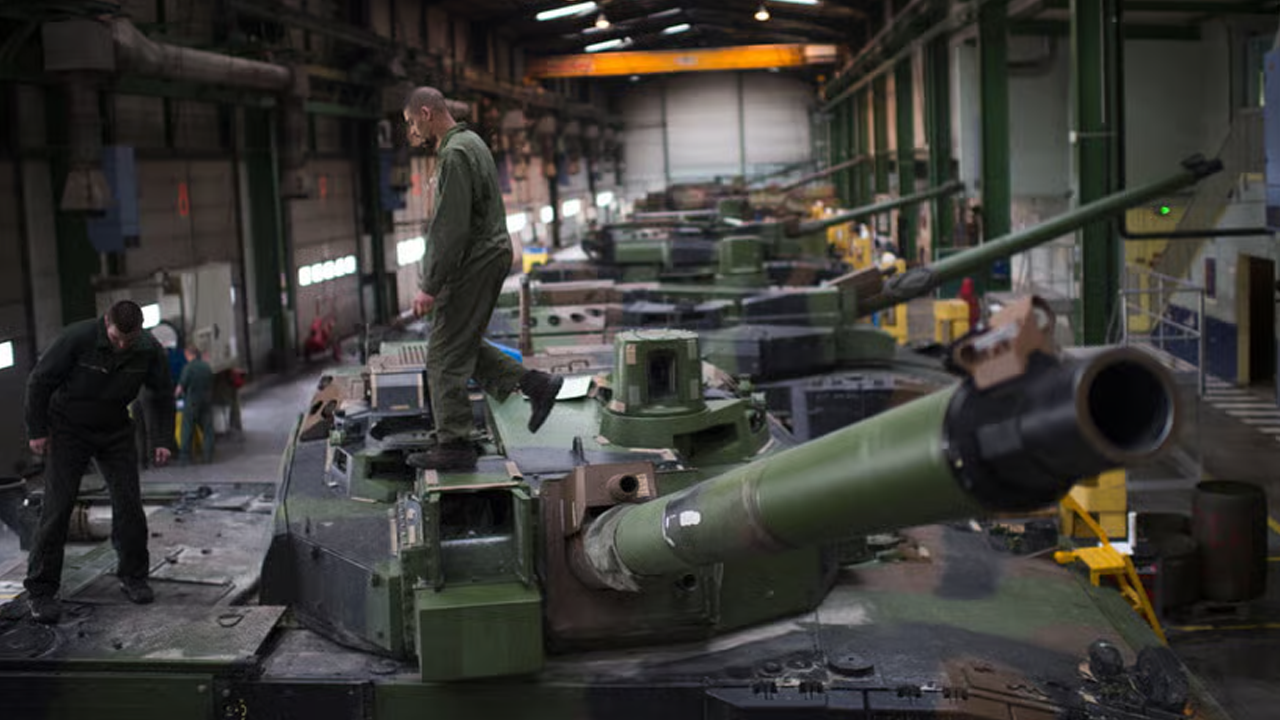 কেন অস্ত্রের পেছনে ছুটছে ইউরোপ