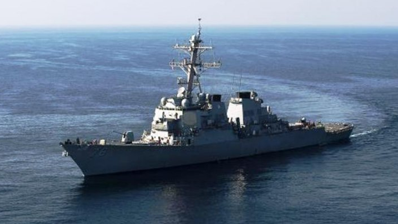 ওমান উপকূলে মার্কিন জাহাজে হামলার দাবি ইরানের