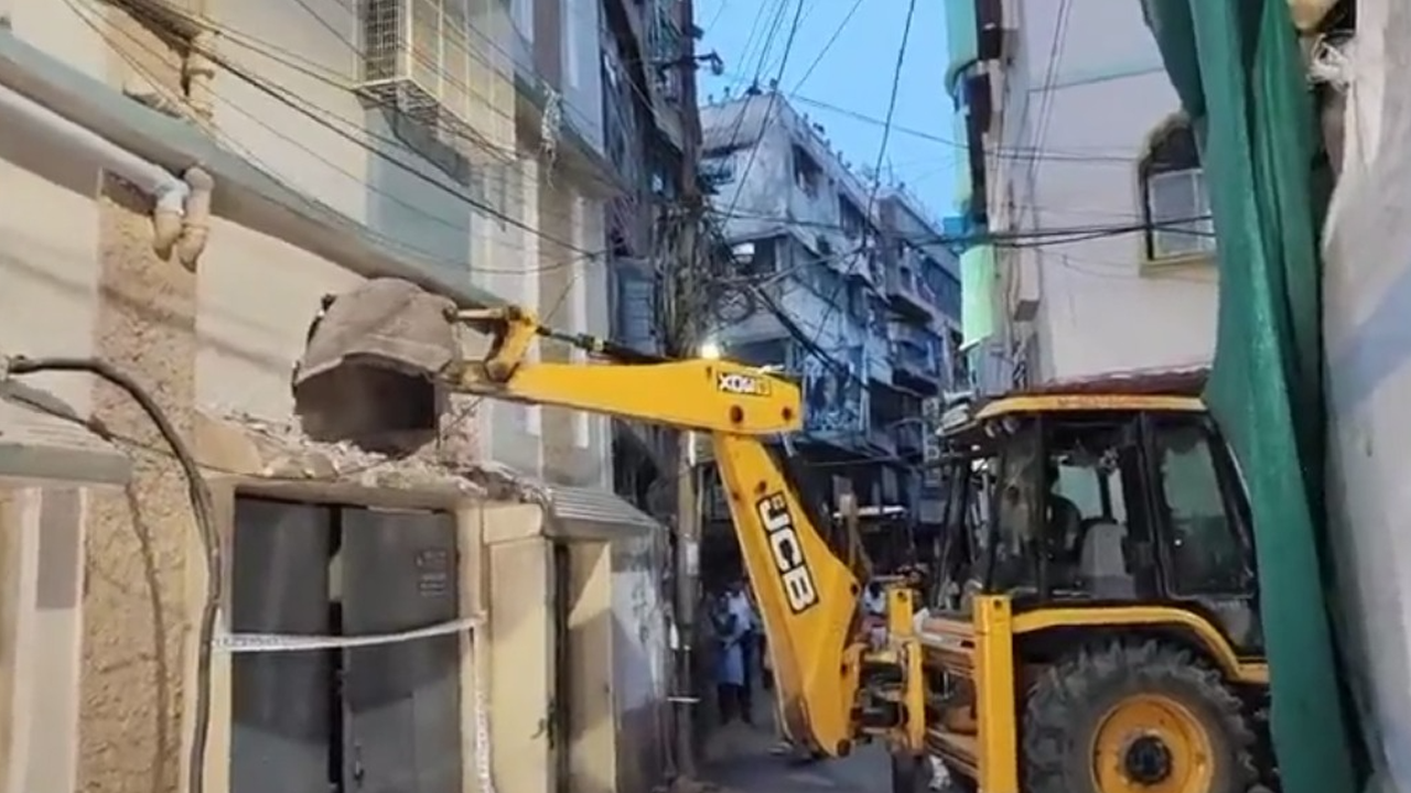 কলকাতায় শুরু শুভেন্দুর বুলডোজার অ্যাকশন