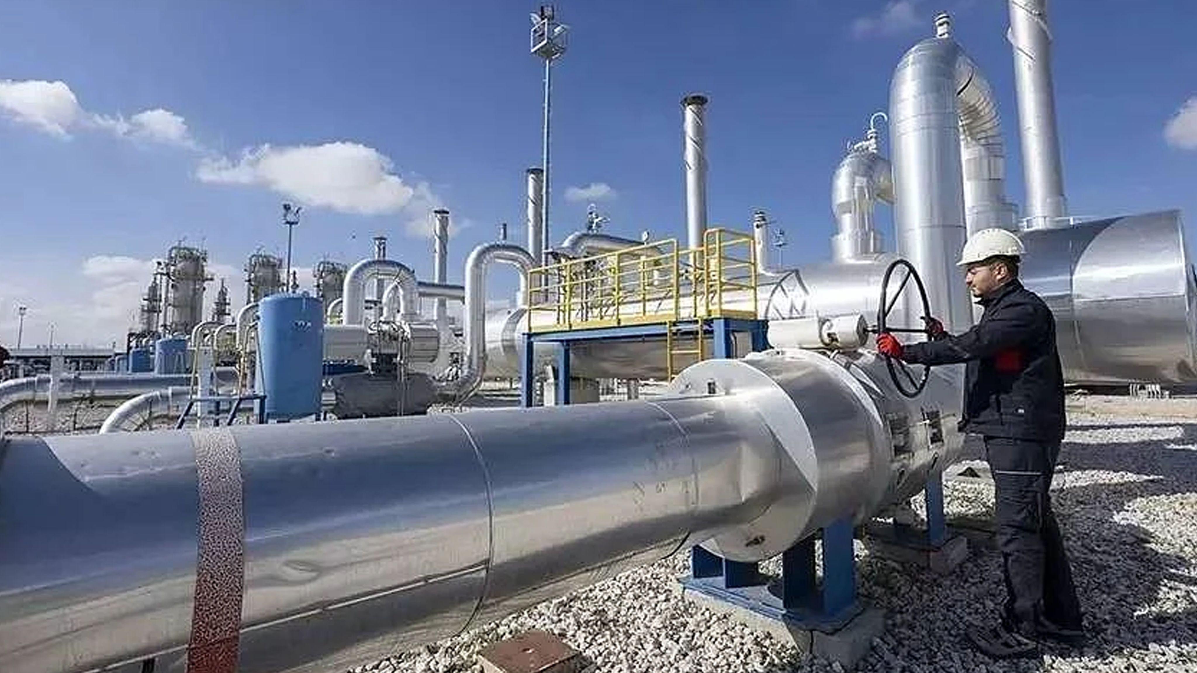 সরবরাহ শঙ্কায় ইউরোপে গ্যাসের দাম বাড়ল