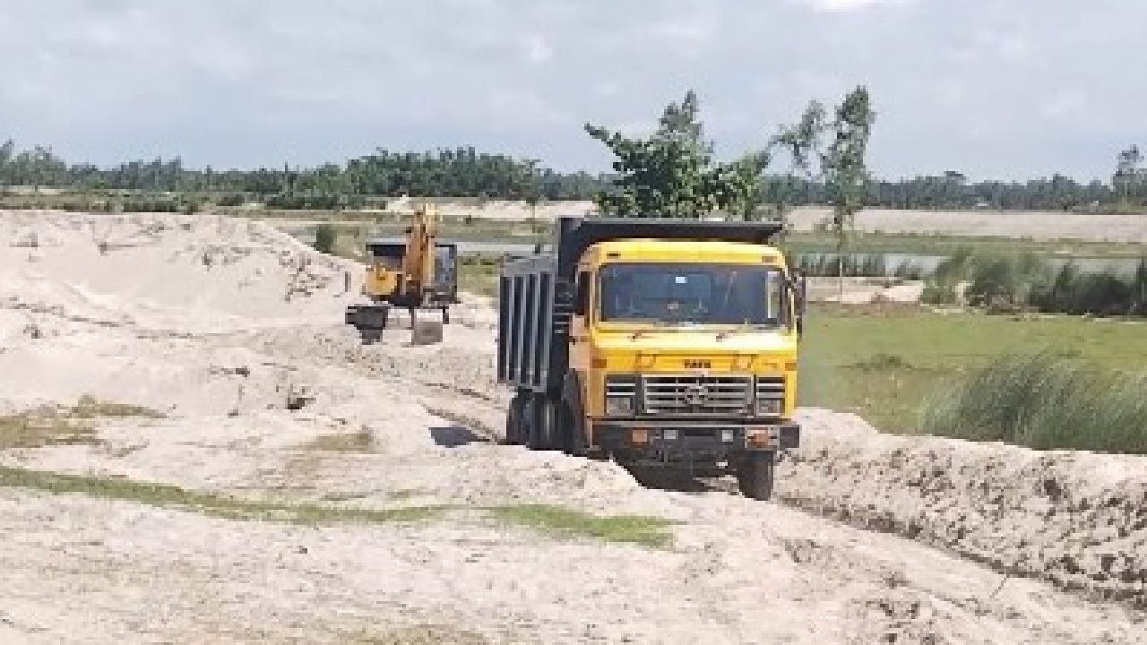 নদীকে বালুমহাল ঘোষণায়, হুমকির মুখে জীববৈচিত্র্য