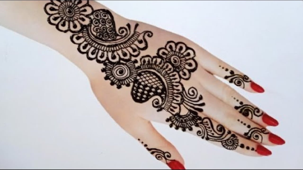 হাত সাজুক মেহেদির রঙে…