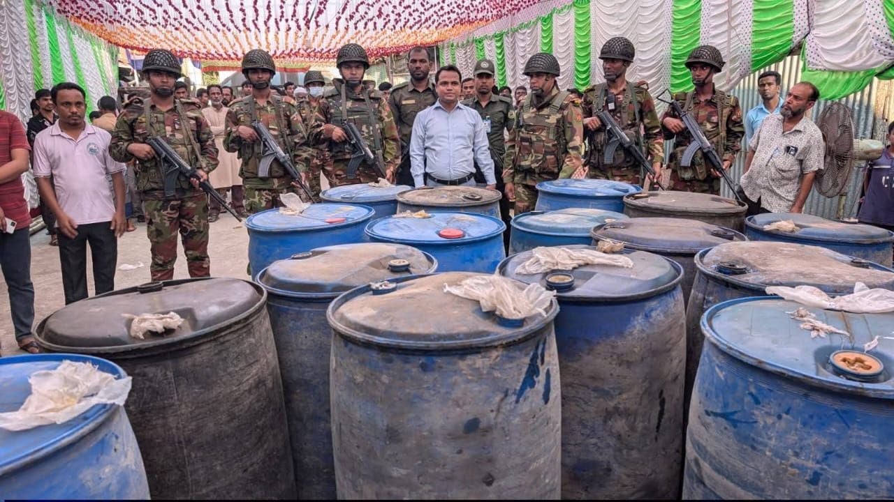 নেছারাবাদে ৩ হাজার লিটার ডিজেল জব্দ