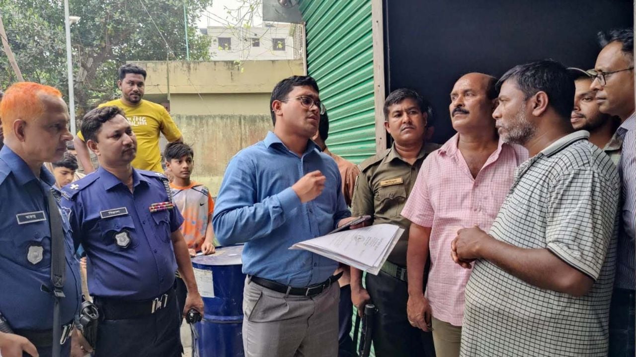 দৌলতপুরে তেল মজুতের অভিযোগে ৫০ হাজার টাকা অর্থদণ্ড