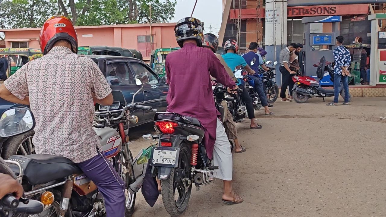 কুমিল্লায় ২০০ টাকার নিচে অকটেন দিচ্ছে না মাস্টার পাম্প
