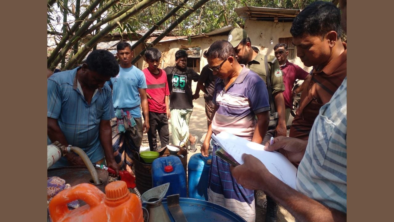 তানোরে অবৈধভাবে তেল মজুত, ৩০ হাজার টাকা জরিমানা