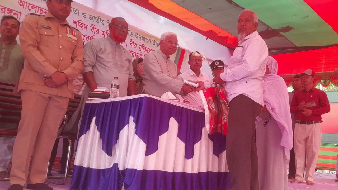 মুক্তিযোদ্ধাদের কোনোভাবেই ছোট করার সুযোগ নাই : সমাজ কল্যাণমন্ত্রী