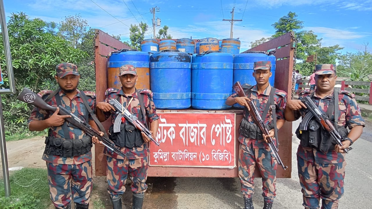 কুমিল্লায় ভারতীয় চিংড়ির রেনু জব্দ