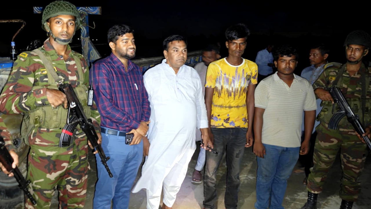 দেবীগঞ্জে অবৈধ বালু উত্তোলনে ২ লাখ টাকা জরিমানা