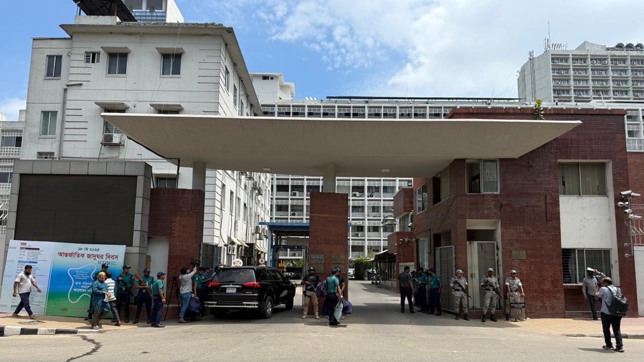 নিরাপত্তার চাদরে সচিবালয়