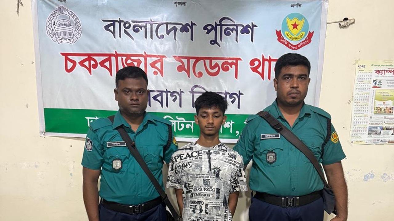 ঘুমের ওষুধ না দেওয়ায় ফার্মেসি মালিককে ছুরিকাঘাত, গ্রেপ্তার ১