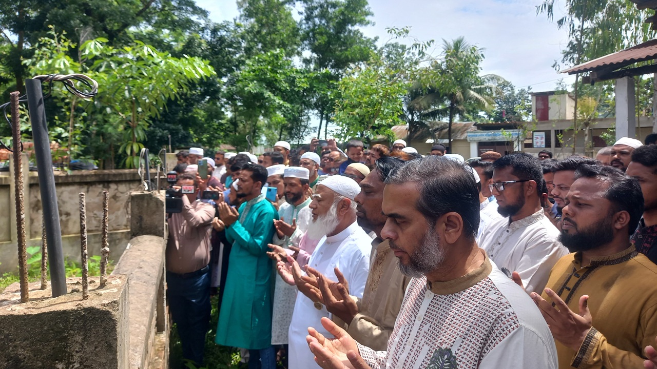 মৌলভীবাজারে সিরাজুল ইসলামের কবর জিয়ারত করলেন জামায়াত আমীর