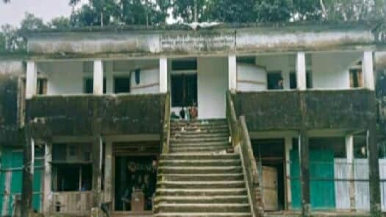 মহেশখালীতে পরিত্যক্ত বহু আশ্রয়কেন্দ্র , ঝুঁকিতে তিন লাখ মানুষ