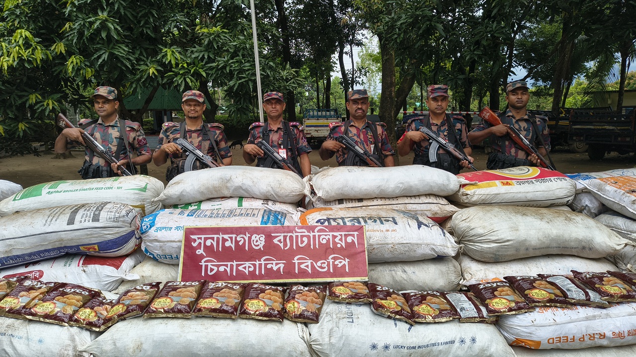 সুনামগঞ্জে ভারতীয় ফুচকার পাপড়ের বড় চালান আটক