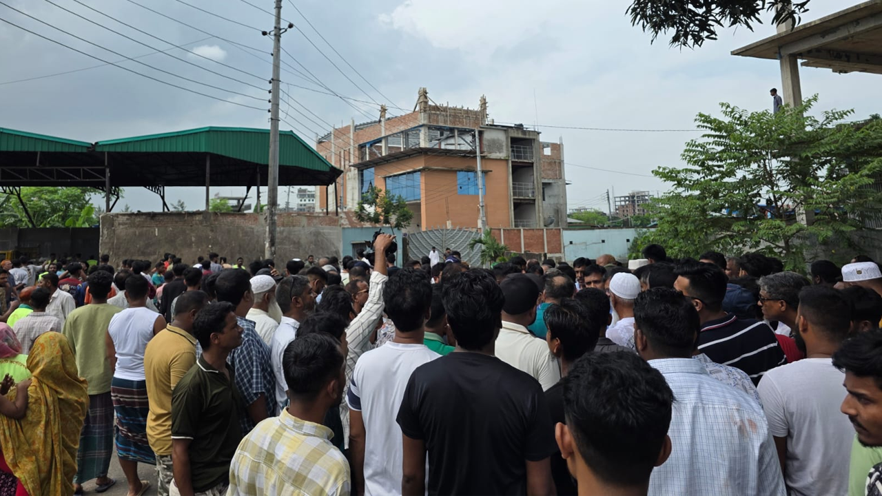 ডিএনসিসির পরিচ্ছন্নতাকর্মীদের সঙ্গে উত্তরা রাজাবাড়ি এলাকাবাসীর সংঘর্ষ, আহত ৭