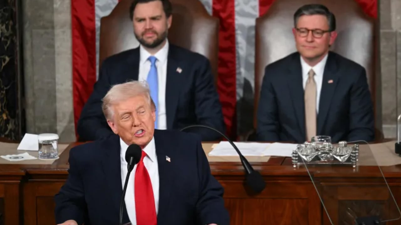 ভেনেজুয়েলা থেকে ৮ কোটি ব্যারেল তেল পেয়েছে যুক্তরাষ্ট্র:  ট্রাম্প