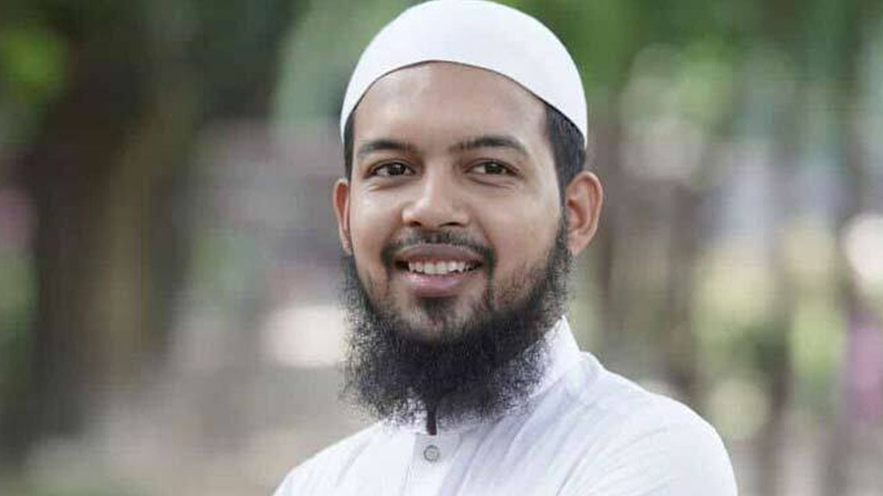 শিবিরকে অভিনন্দন প্রশ্নে চরমোনাই পীরের ‘বিরুদ্ধে’ সেই ভিপি প্রার্থী