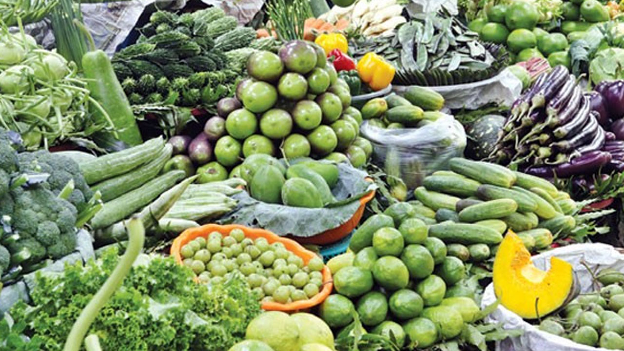 বাজারে সরবরাহ বাড়ায় সবজির দাম নিম্নমুখী