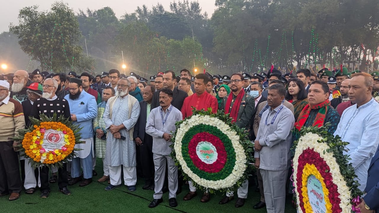 বিজয় দিবসে চট্টগ্রামে শহীদদের স্মরণ