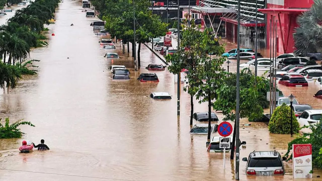 ভিয়েতনামে বন্যায় মৃতের সংখ্যা বেড়ে ৪১