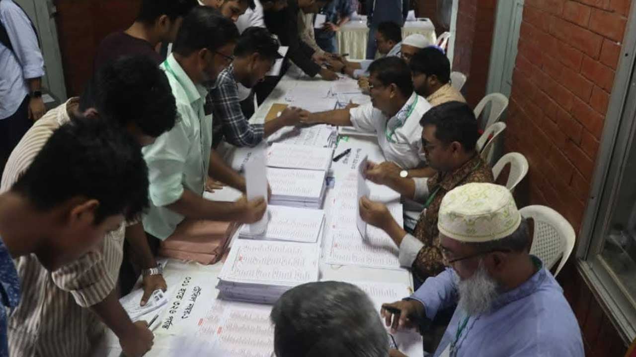 ঢাবি শিক্ষকের চোখে ডাকসু নির্বাচন