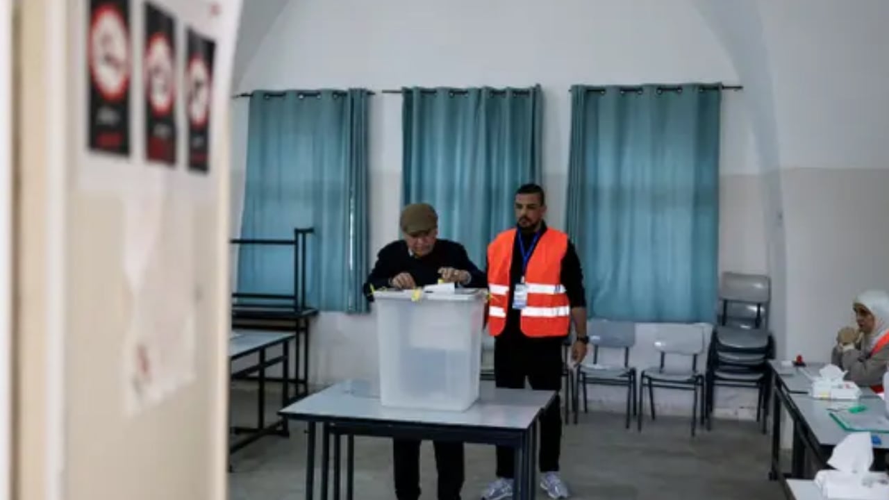 গাজা যুদ্ধ শুরুর পর প্রথম নির্বাচনে ভোট দিচ্ছেন ফিলিস্তিনিরা