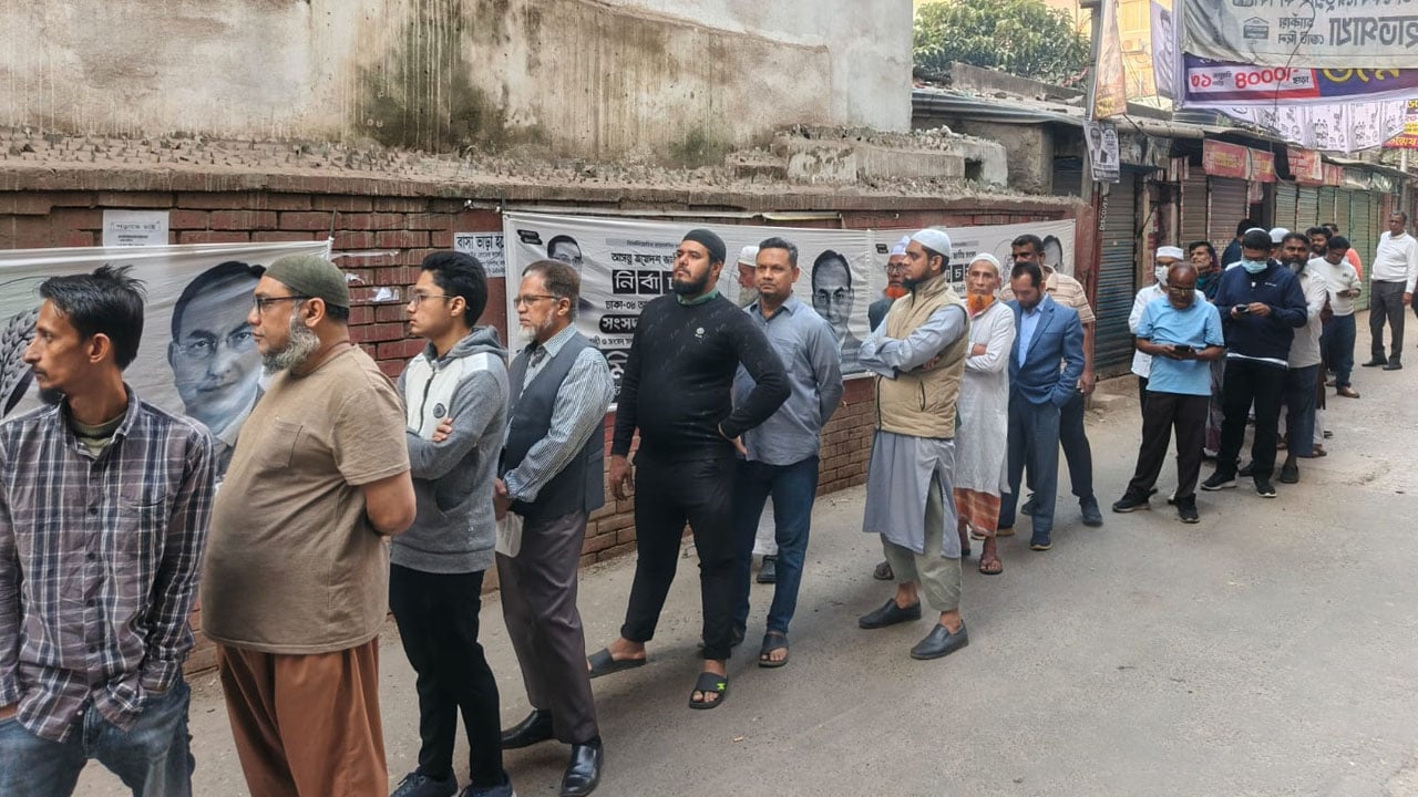 বহুল প্রত্যাশিত জাতীয় সংসদ নির্বাচন ও গণভোট শুরু