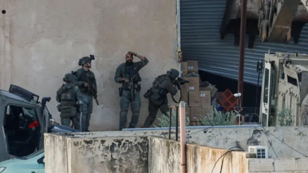 আত্মসমর্পণের পর ২ ফিলিস্তিনিকে গুলি করে হত্যা করল ইসরাইল