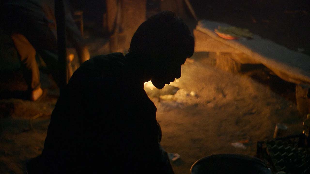 আফগান পাচারকারীদের নিশাচর যাত্রা 'ওয়েকিং আওয়ার্স'