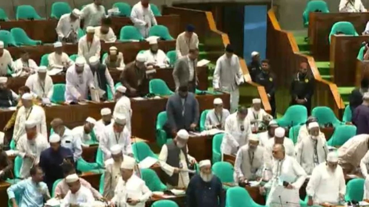 সংসদ থেকে বিরোধী দলের ওয়াকআউট