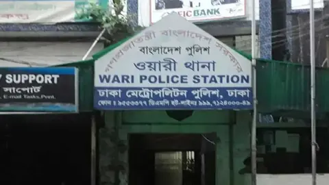রাজধানীর ওয়ারীতে ভ্যান উল্টে চালকের মৃত্যু