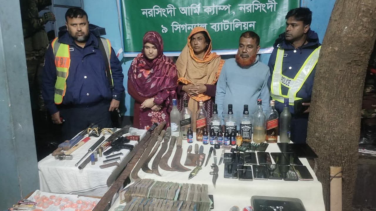 যৌথ বাহিনীর অভিযানে বিপুল পরিমাণ অস্ত্র ও মাদক উদ্ধার