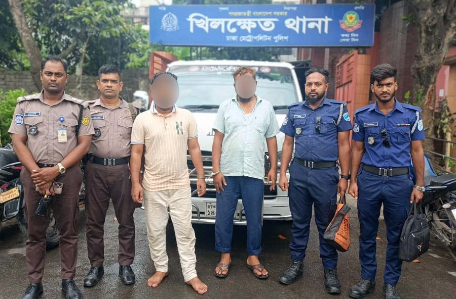 হায়েস গাড়িসহ ডাকাত দলের দুই সদস্য আটক