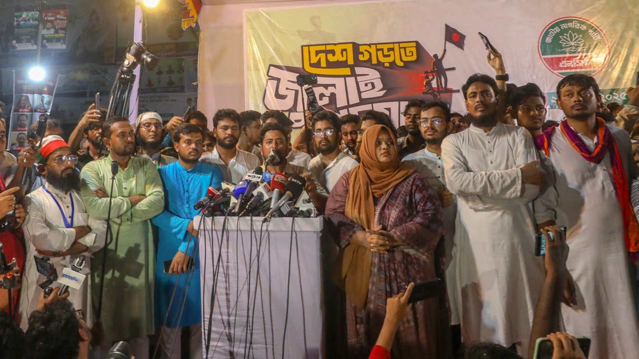 হামলা করে এনসিপিকে দমানো যাবে না: নাহিদ ইসলাম