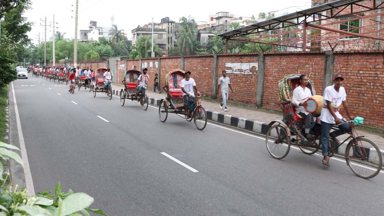 ৩ শতাধিক রিক্সা নিয়ে রাজধানীতে অনুষ্ঠিত হলো ‘রিকশা র‍্যালি’