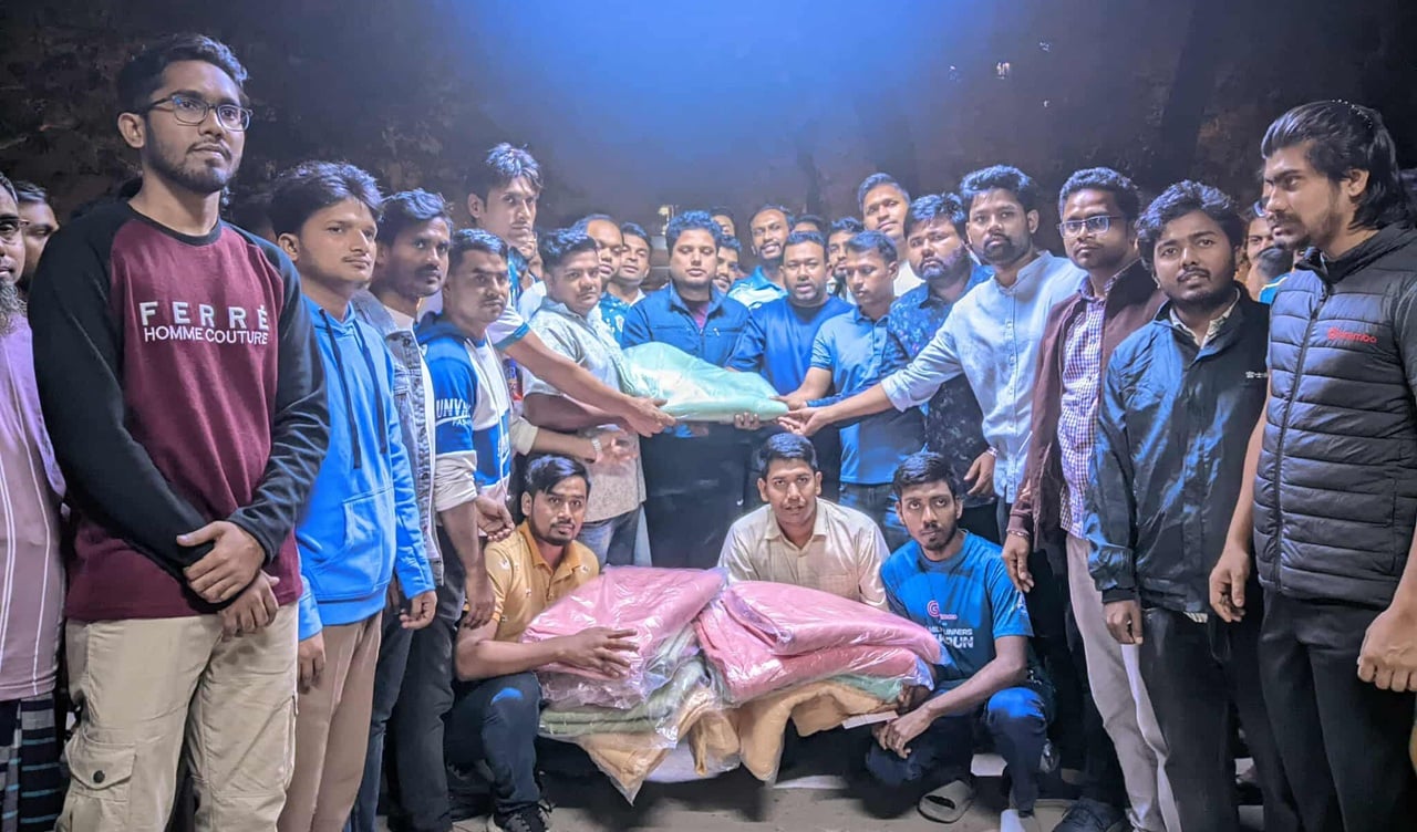 তারেক রহমানের ৬১তম জন্মদিন উপলক্ষে ঢাকা কলেজ ছাত্রদলের শীতবস্ত্র বিতরণ