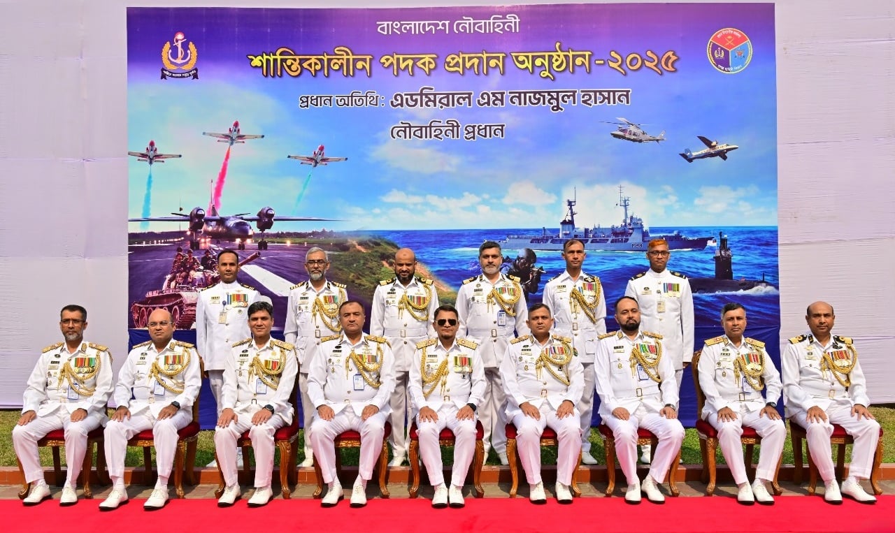 খেতাবপ্রাপ্ত মুক্তিযোদ্ধাদের সংবর্ধনা ও নৌ সদস্যদের শান্তিকালীন পদক প্রদান