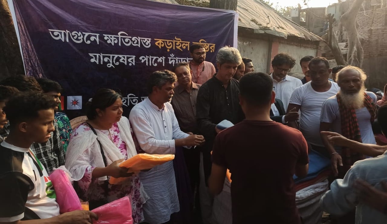 কড়াইলে আগুনে ক্ষতিগ্রস্তদের দায়িত্ব গ্রহণ ও পুনর্বাসনের দাবি জানালেন জোনায়েদ সাকি