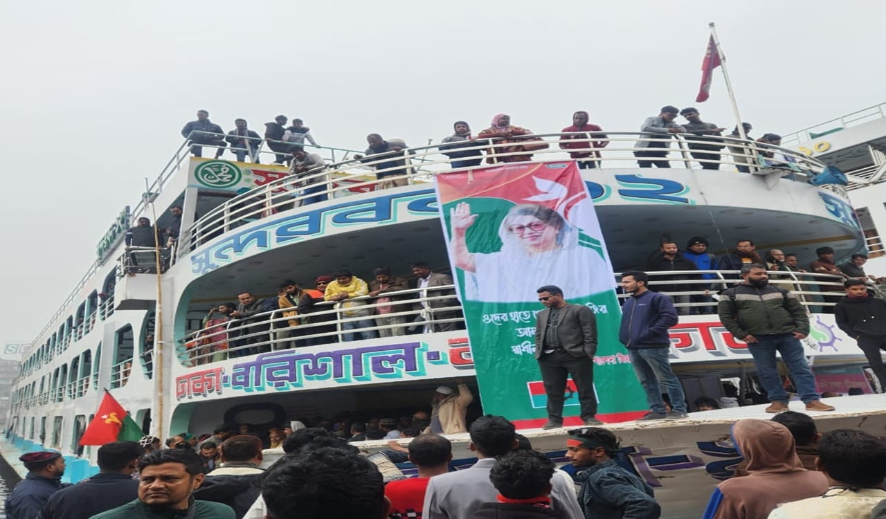 নদীপথে সদরঘাট দিয়ে ২ লাখ লোকের আগমন