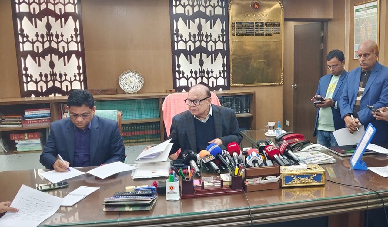 এ বছর চালের দাম বাড়বে না: খাদ্য উপদেষ্টা