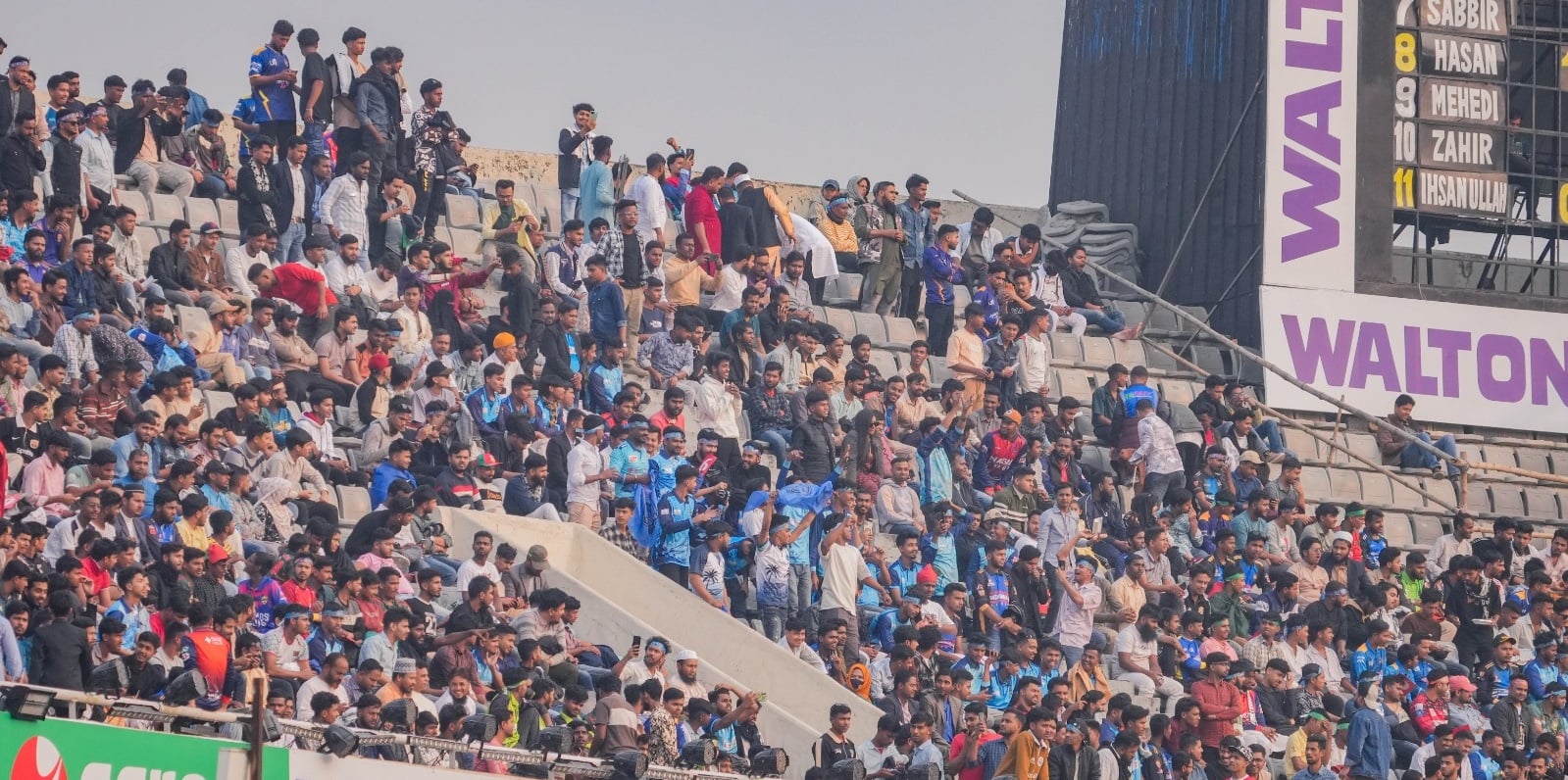 বয়কট অবসানের দিনে দর্শকের ঢল