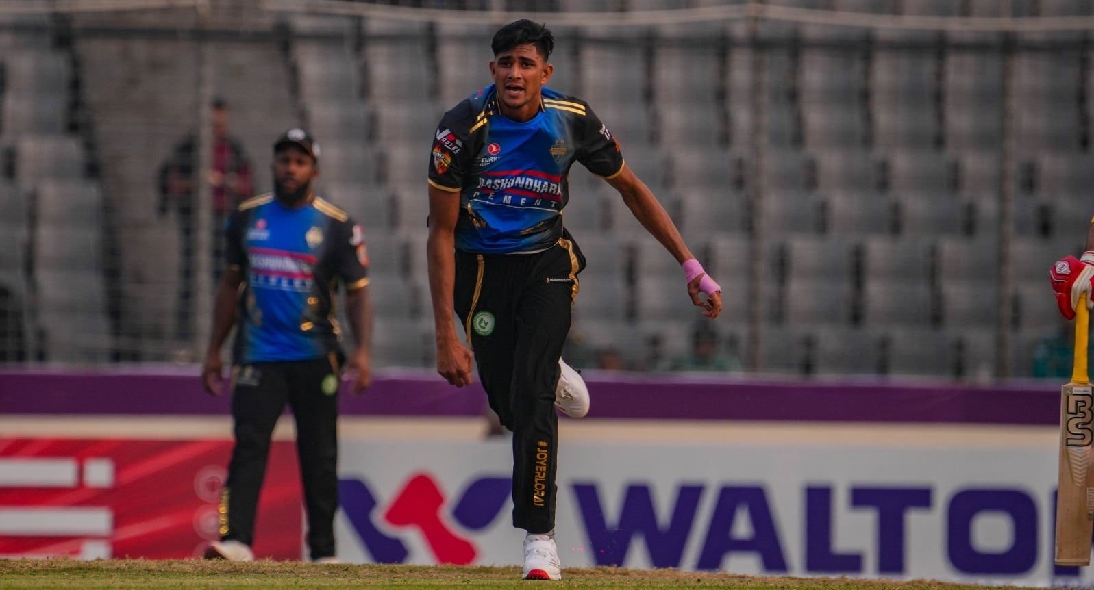 ব্যাট-বলে উজ্জ্বল রংপুরের দুই দেশি তারকা