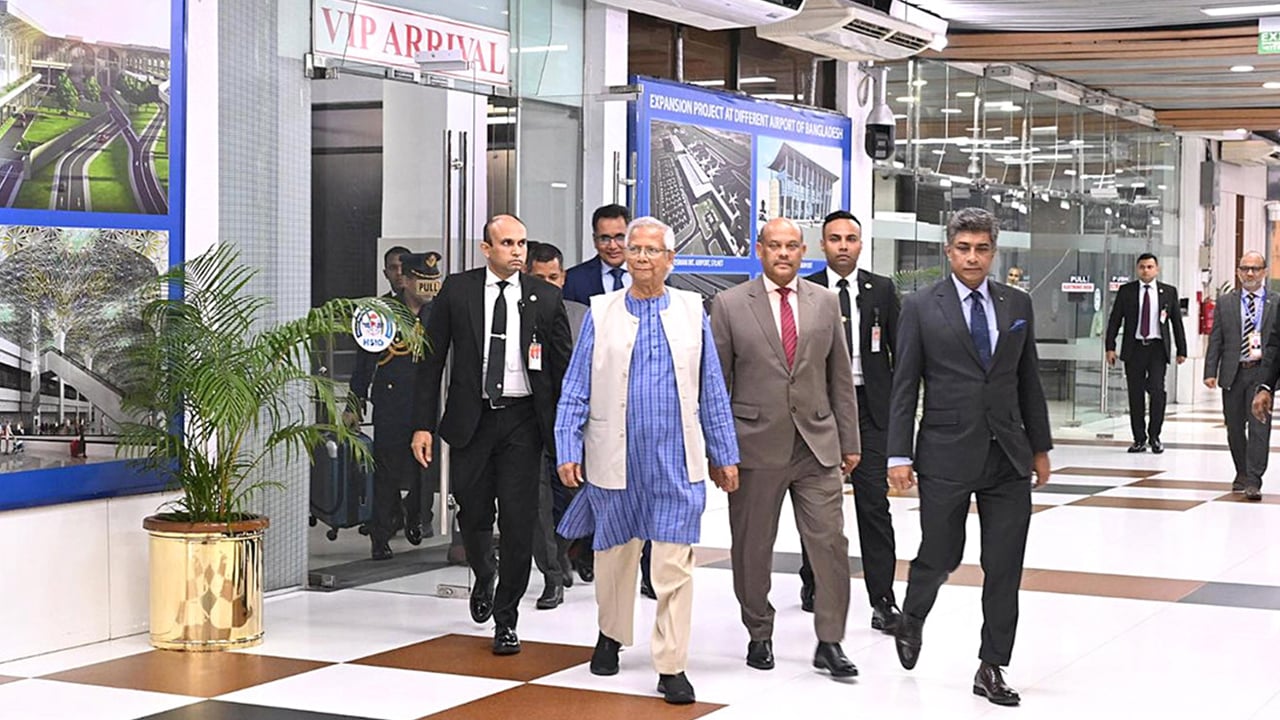লন্ডনে পৌঁছেই ব্যস্ত সময় পার করছেন প্রধান উপদেষ্টা