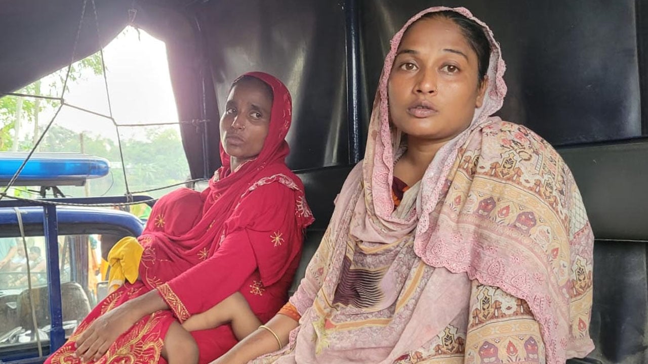 ইয়াবাসহ দুই নারী মাদক ব্যবসায়ীকে ধরে পুলিশে দিল জনতা