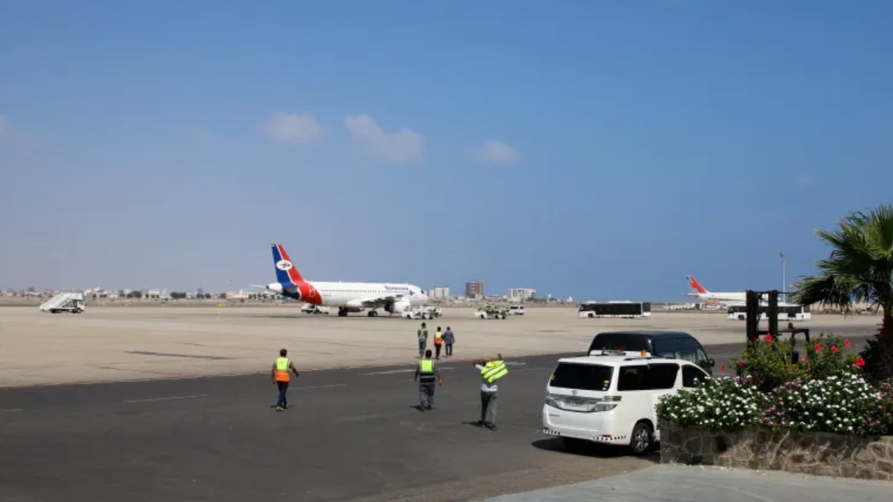 ইয়েমেনের এডেন বিমানবন্দরে ফ্লাইট চলাচল বন্ধ