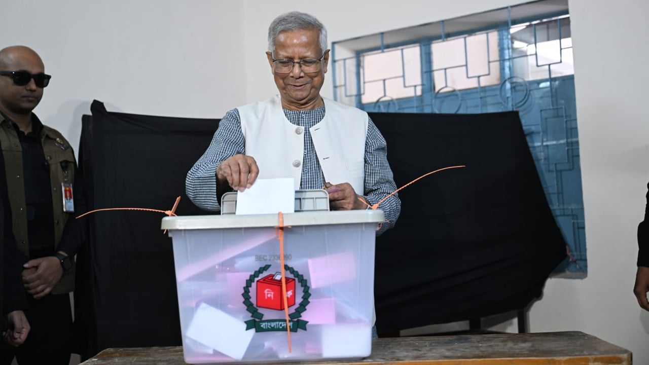 ভোট দিলেন প্রধান উপদেষ্টা